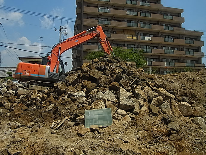 宝塚鹿塩宅地造成工事の地中埋設物除去工です